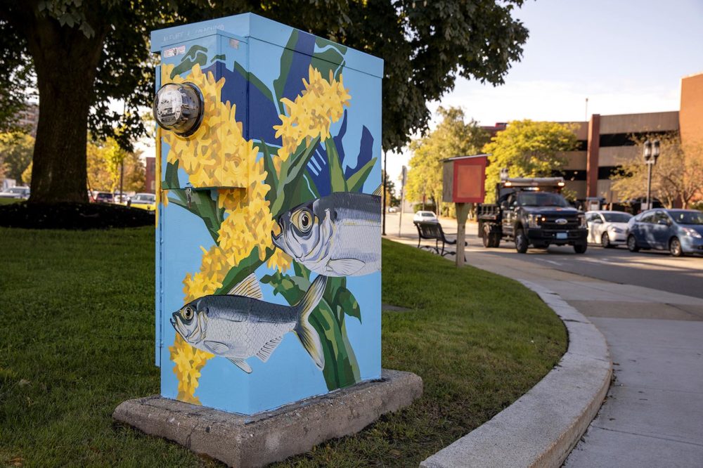 Sophy Tuttle's &quot;Alewife &amp; Goldenrod&quot; on Salem Street in Medford. (Robin Lubbock/WBUR)