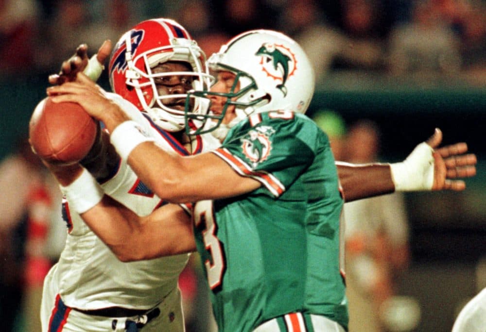 Bruce Smith (left) starred as a defensive end for the Buffalo Bills. (Rhona Wise/AFP via Getty Images)