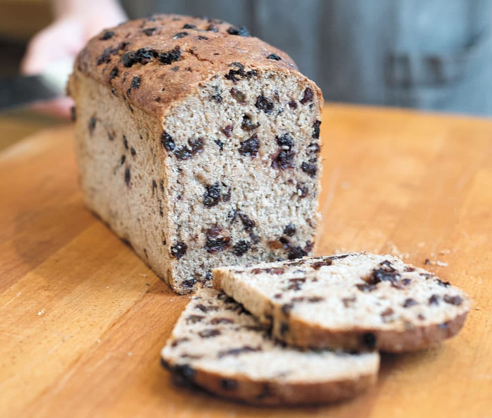 Rye loaf with currants (Photo by Philippe Vaurés Santamaria)