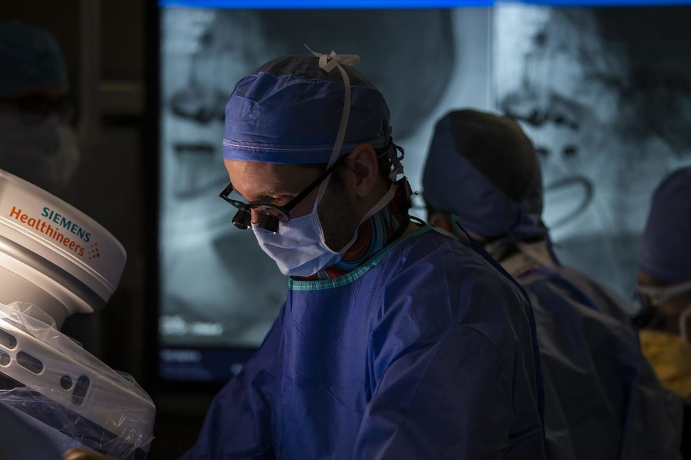 Vascular surgeon Doug Jones performs a carotid endarterectomy on Kee. (Jesse Costa/WBUR)