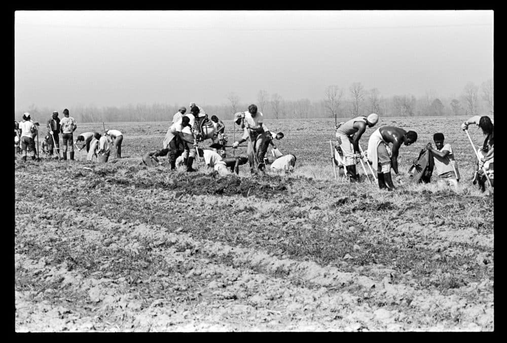 Keith Calhoun, &quot;Ditch Digging,&quot; 1980. (Courtesy Aidekman Arts Center)) 