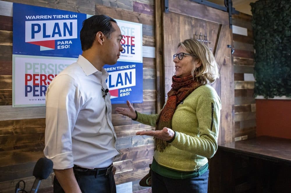 Former presidential candidate Julian Castro, who is campaigning for Senator Elizabeth Warren, speaks with Warren supporter Jane Willis at a small gathering at La Carreta Mexican Grill in Marshalltown, IA. Jesse Costa/WBUR)