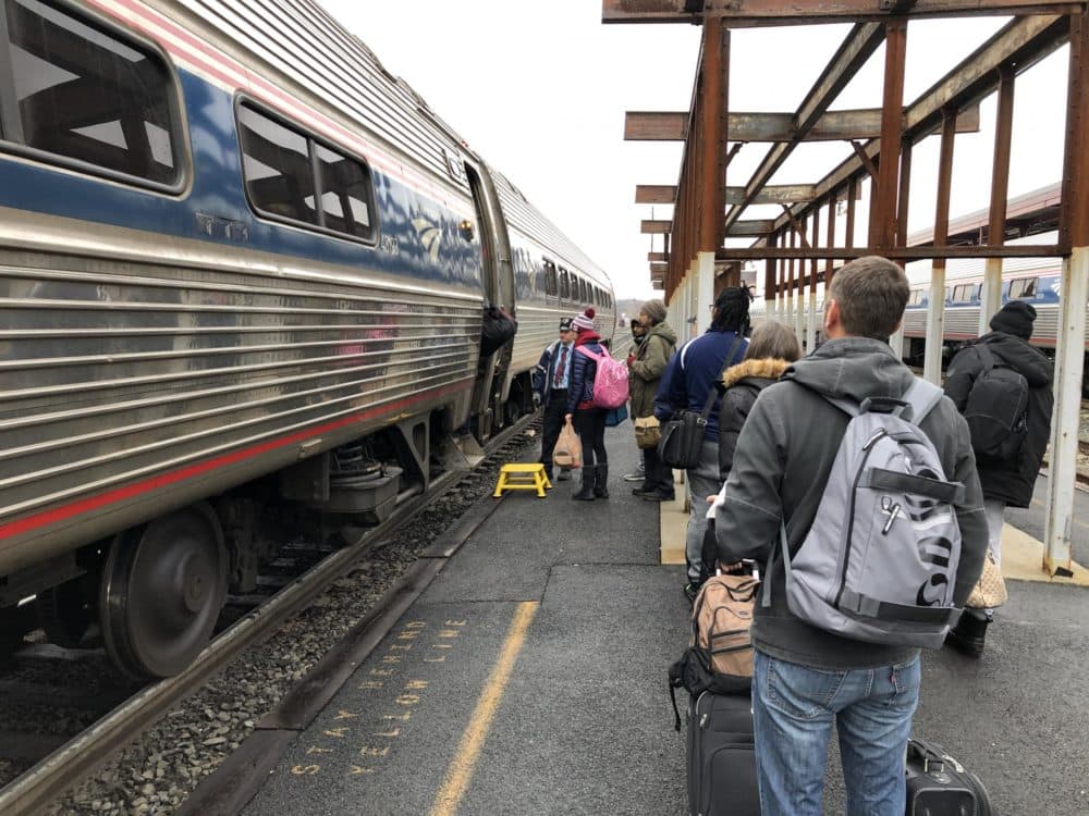 assengers board Amtrak's Lake Shore Limited after it arrives in Springfield, Massachusetts. (Alden Bourne/NEPR)