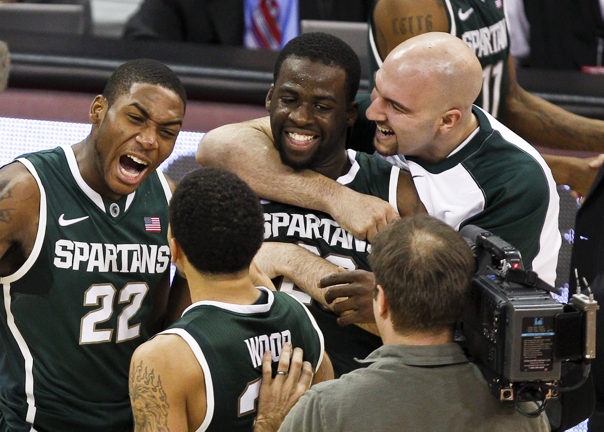 Draymond Green (center) and Anthony Ianni (right) became closer teammates and friends after an argument. (Andy Manis/AP)