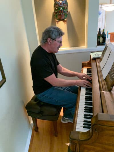 Randy Devitt playing piano. (Cloe Axelson/WBUR)