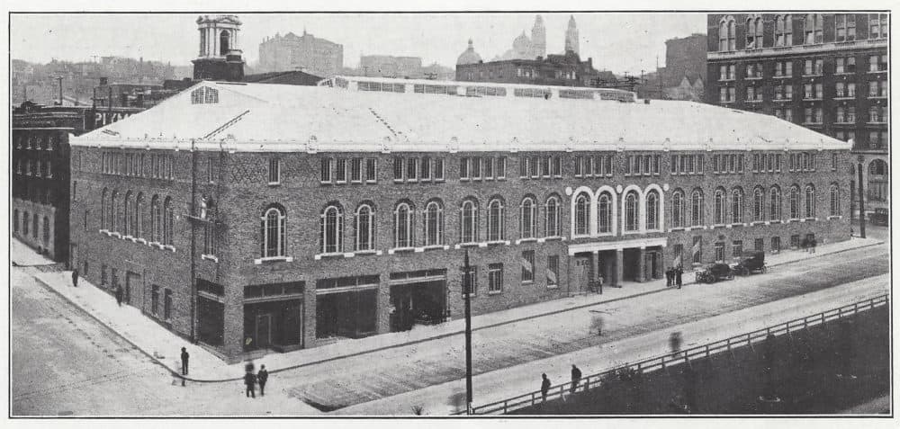 The Seattle Ice Arena in 1915. (Courtesy David Eskenazi Collection)