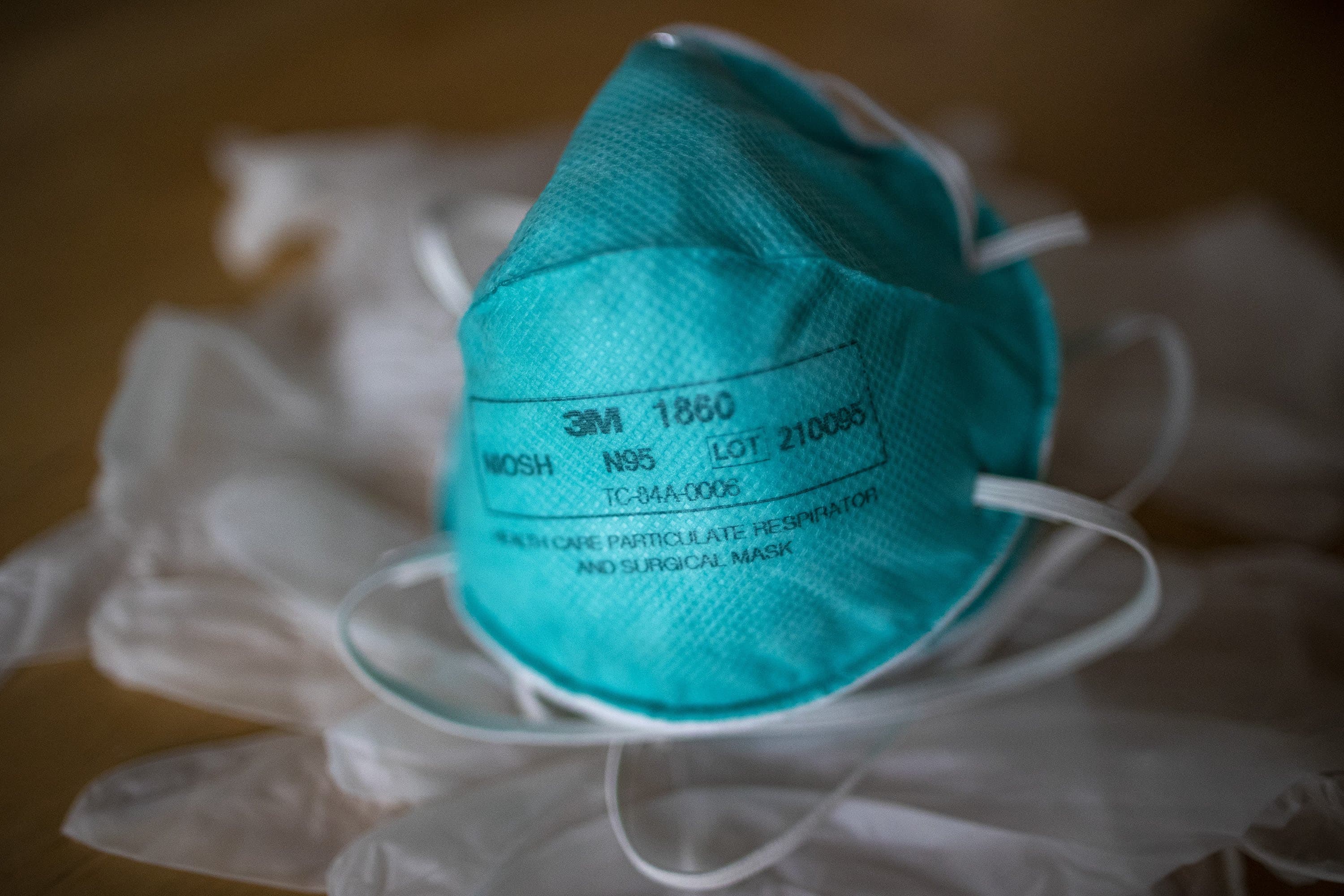 An N95 mask (Jesse Costa/WBUR)