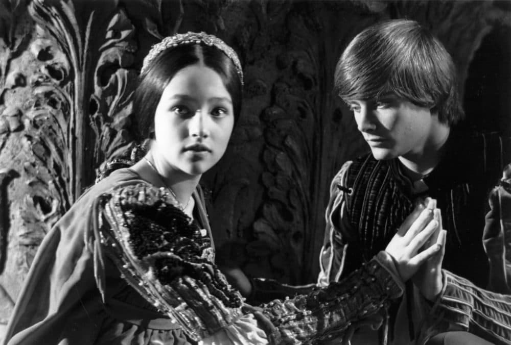 British actors Olivia Hussey and Leonard Whiting join hands in 'Romeo and Juliet'. (Larry Ellis/Express/Getty Images)