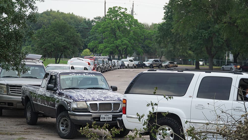 Cars line up to get food from ECHOS food pantry in Houston (Courtesy)