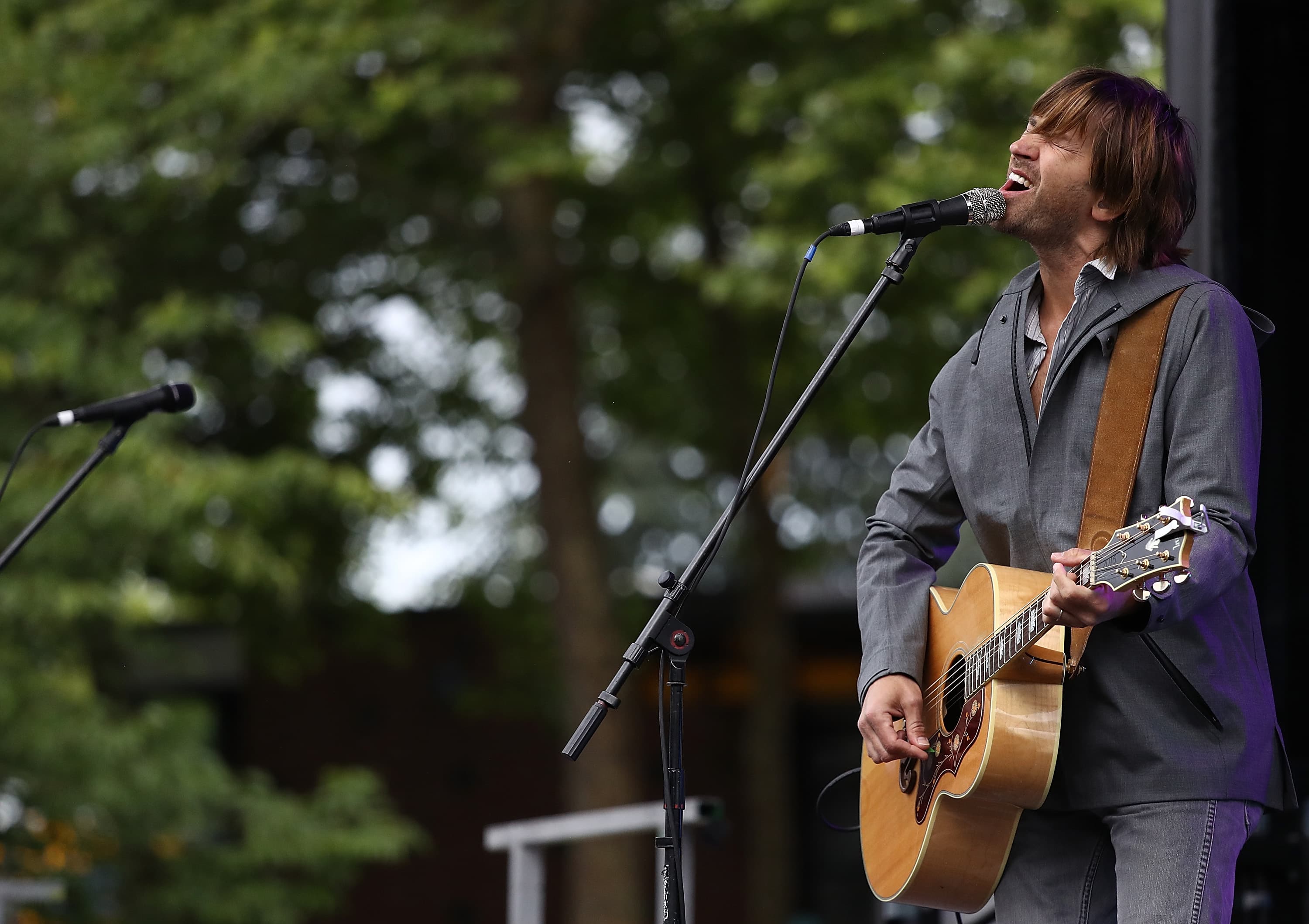 Rhett Miller of the Old 97's rocks the finish line festival following the St. Jude Rock 'n' Roll Seattle Marathon and 1/2 Marathon at Fisher Lawn on June 10, 2018 in Seattle, Washington. (Ronald Martinez/Getty Images for Rock'n'Roll Marathon)