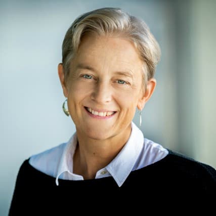 Headshot of Fernande Raine