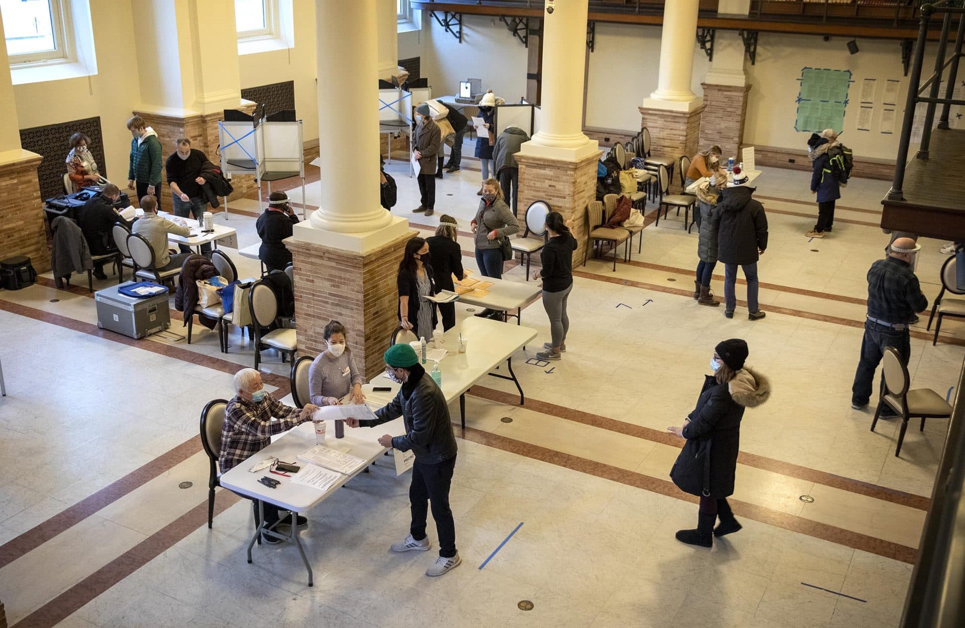 Voting gets underway at the Gustavino Room at the Boston Public Library. (Robin Lubbock/WBUR)