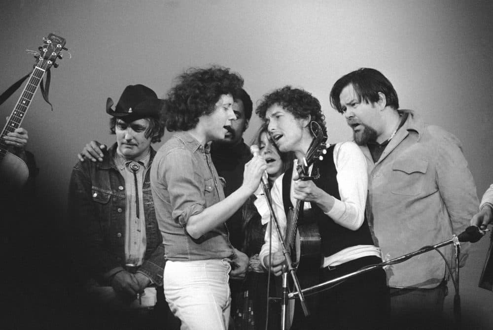 From left, actor Dennis Hopper, Arlo Guthrie, film director Melvin Van Peebles (behind Guthrie), Melanie, Bob Dylan and Dave Van Ronk sing at a benefit at Madison Square Garden in New York on May 9, 1974. (AP Photo/Ray Stubblebine)