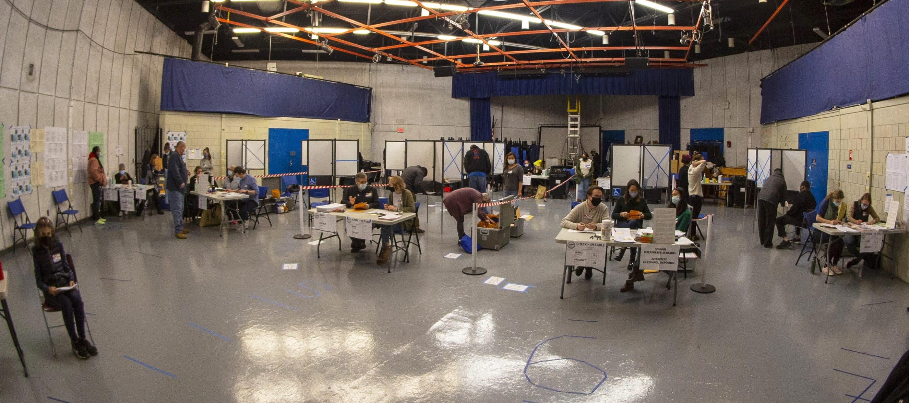 A polling place at the Jackson/Mann School in Boston’s Allston neighborhood shortly after 5 p.m. (Joe Difazio for WBUR)