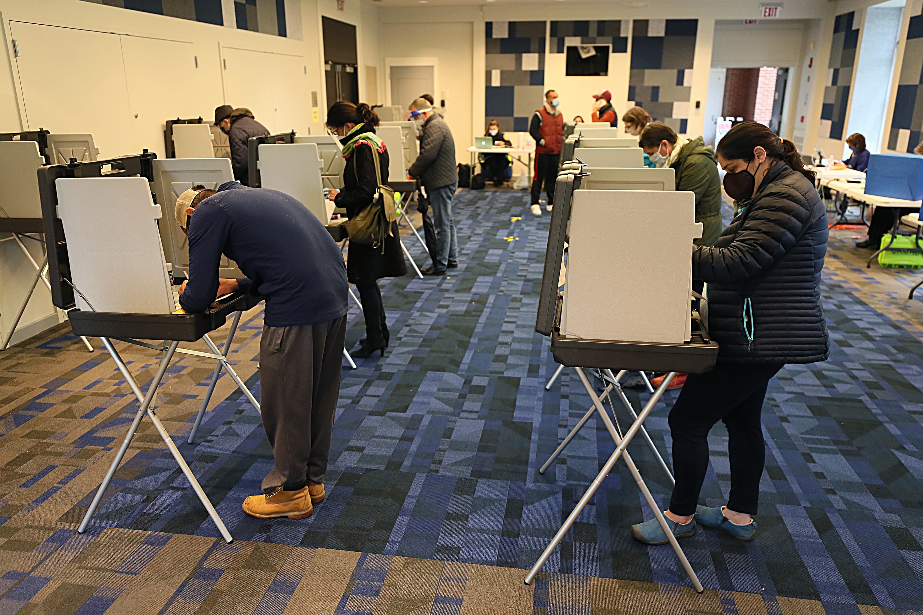 9 Mass. Democrats Reelected To Congress; Auchincloss Will Be State's Sole Freshman