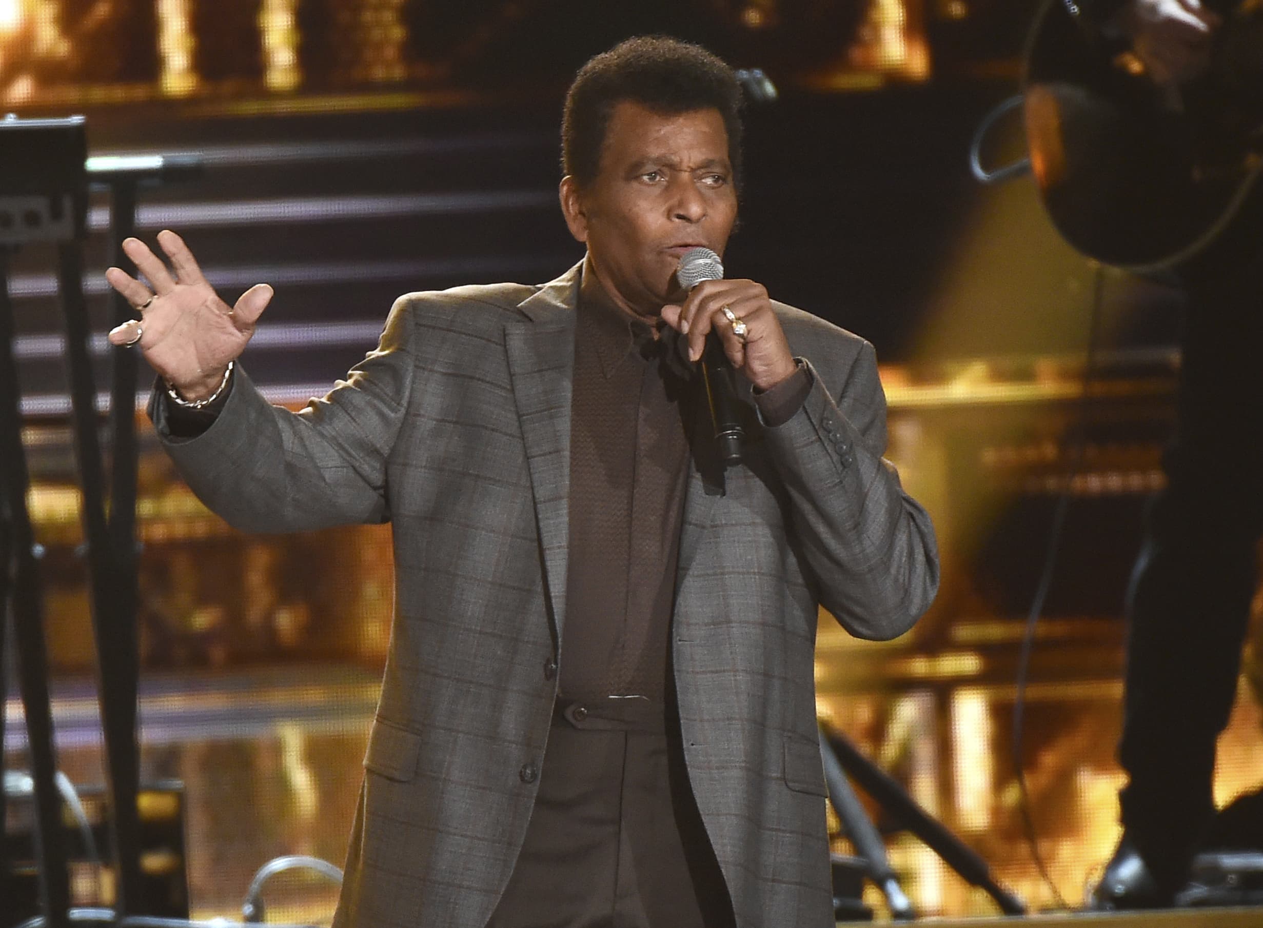 Charley Pride performs &quot;Kiss An Angel Good Morning&quot; at the 50th annual CMA Awards in Nashville, Tenn. on Nov. 3, 2016. Pride will get a lifetime achievement award at the CMA Awards in November. (Charles Sykes/Invision/AP)