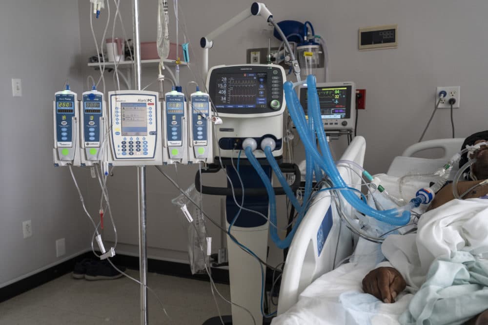 A patient is connected to a ventilator and other medical devices in a COVID-19 intensive care unit. (Go Nakamura/Getty Images)