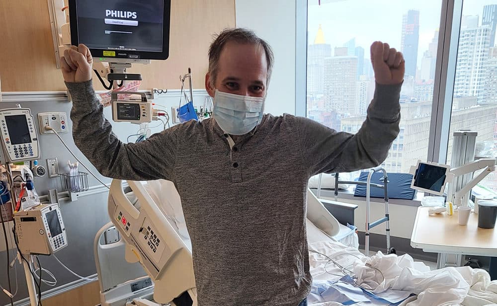 COVID-19 Survivor Thanks 116 Doctors, Nurses Who Saved His Life