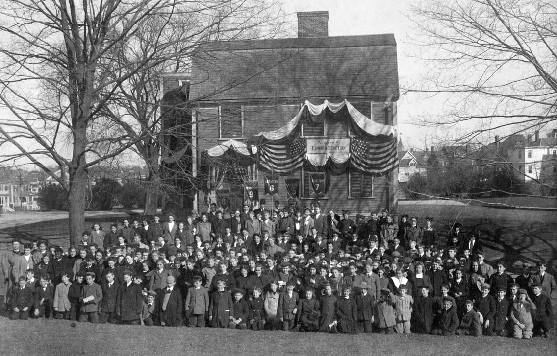 Students of the Devotion School in front of the Devotion House in 1905. (Courtesy Brookline Historical Society)