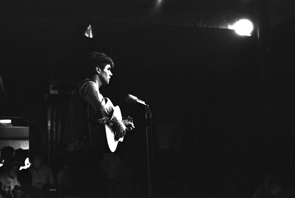American folk and blues singer and songwriter Tom Rush at Club 47 Cambridge, Massachusetts, July 1963. (John Byrne Cooke Estate/Getty Images)