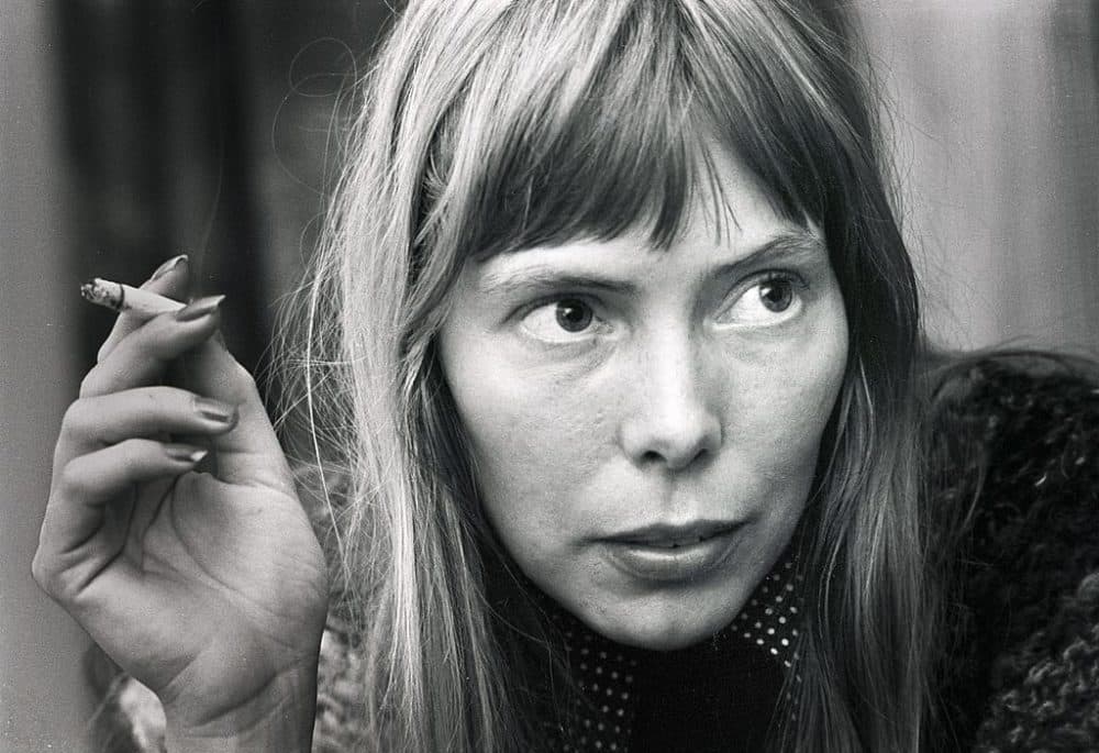 Joni Mitchell posed in Amsterdam, Netherlands in 1972 (Gijsbert Hanekroot/Redferns via Getty Images)