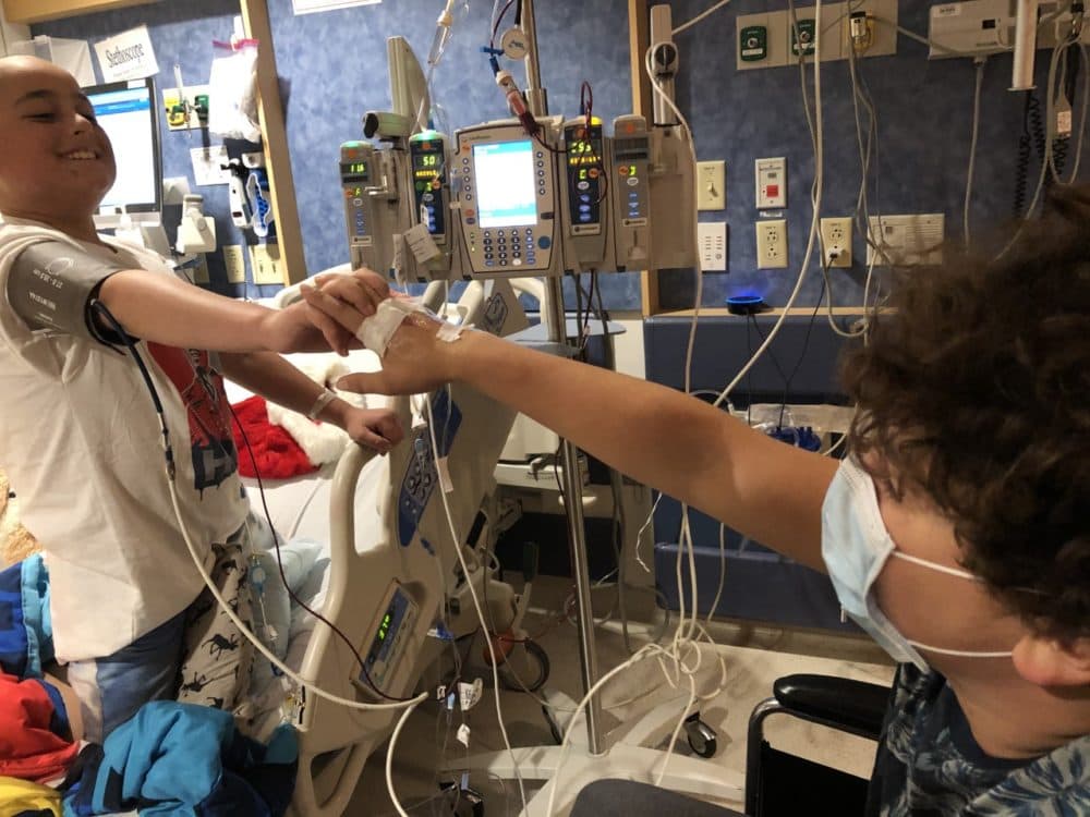 Mateo Goldman's brother (right) visiting him in the hospital. (Photo by Mandy Goldman)