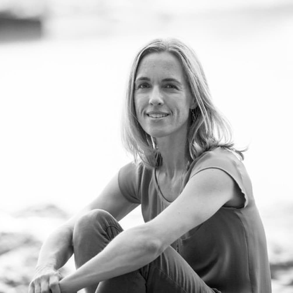 Headshot of Erica Youngren