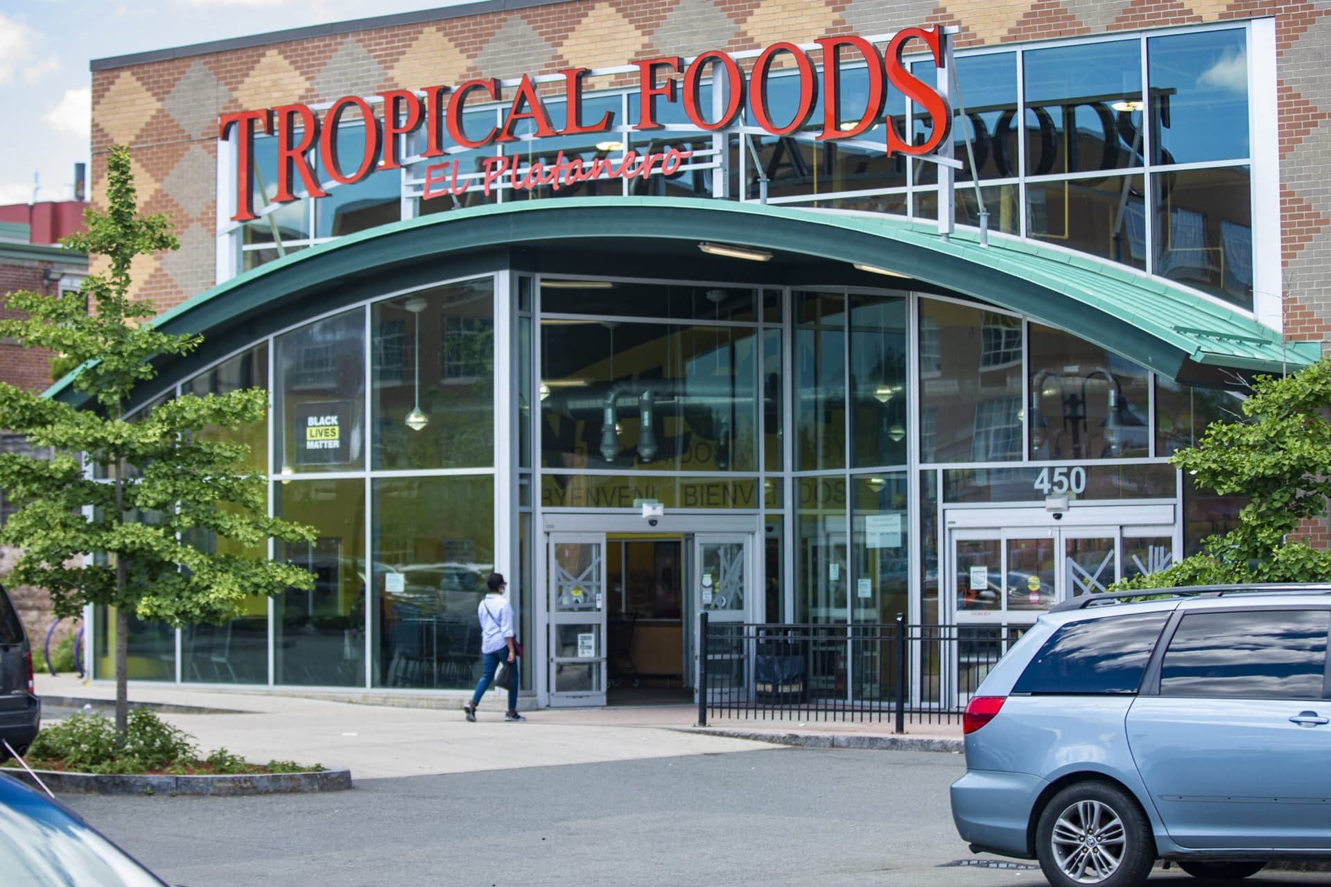 Tropical Foods in Roxbury. (Jesse Costa/WBUR)