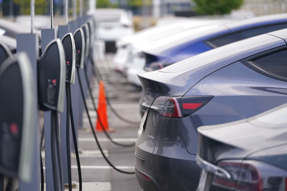 A long line of 2020 models charge outside a Tesla dealership in Littleton, Colo. (David Zalubowski/AP Photo)