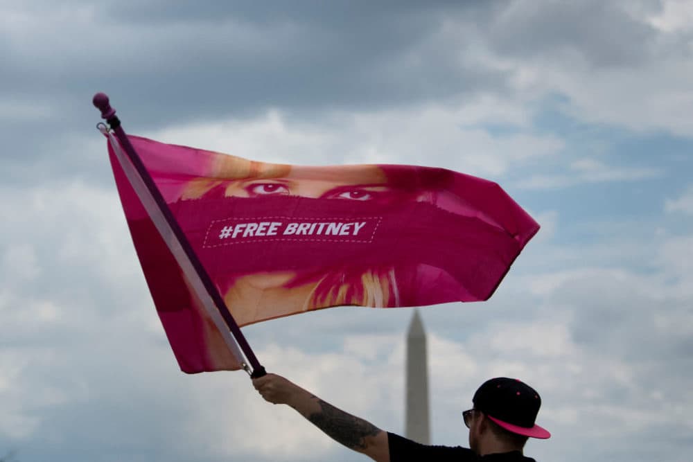 A man waves a &quot;Free Britney&quot; flag during a rally in front of the Lincoln Memorial protesting the conservatorship of Britney Spears on July 14, 2021, in Washington, D.C. (Brendan Smialowski/AFP/Getty Images)