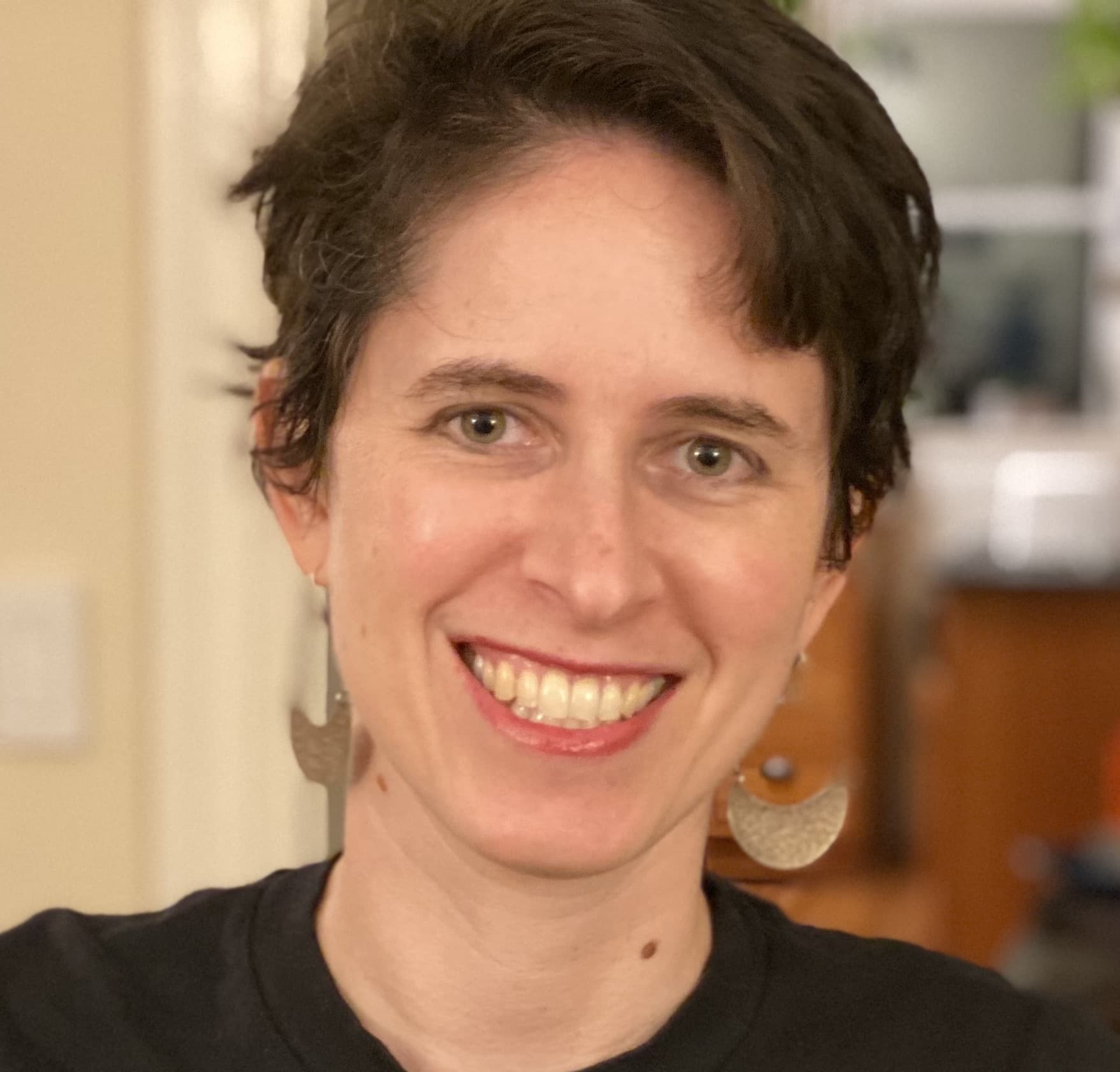 Headshot of Shoshana Meira Friedman