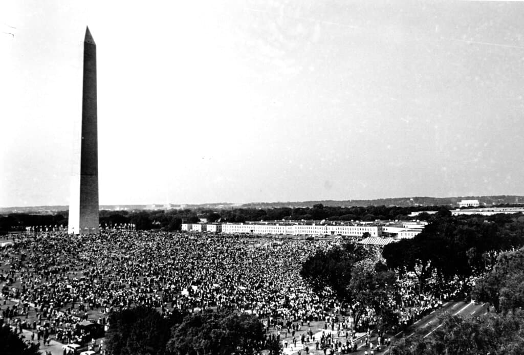 Thousands gather at the Washington Monument grounds on Aug. 28, 1963 before marching to the Lincoln Memorial. (AP)