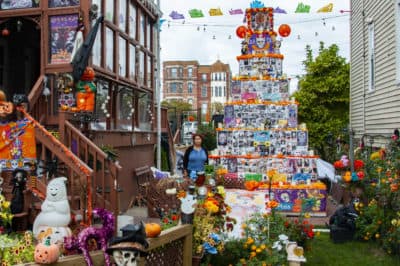 Chicagoans mourn and remember lost loved ones on the Day of the Dead
