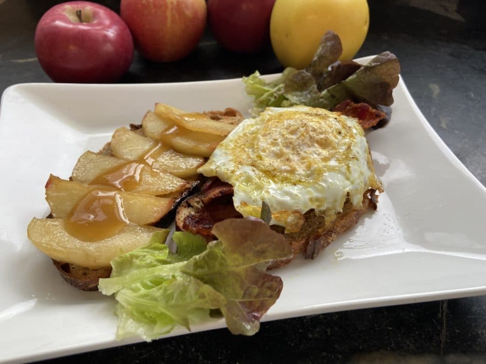Sauteed apple, bacon, lettuce and fried egg breakfast sandwich (A.B.L.E. breakfast sandwich) with apple cider-maple syrup mayonnaise. (Kathy Gunst/Here & Now)