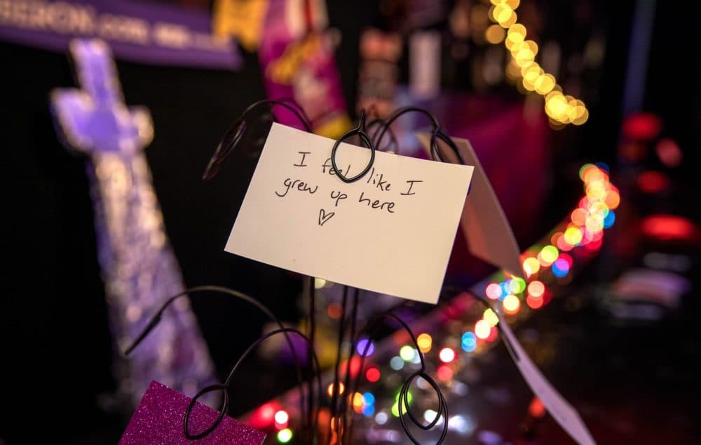 A note at the OBERON bar says &quot;I feel like I grew up here.&quot; (Robin Lubbock/WBUR)