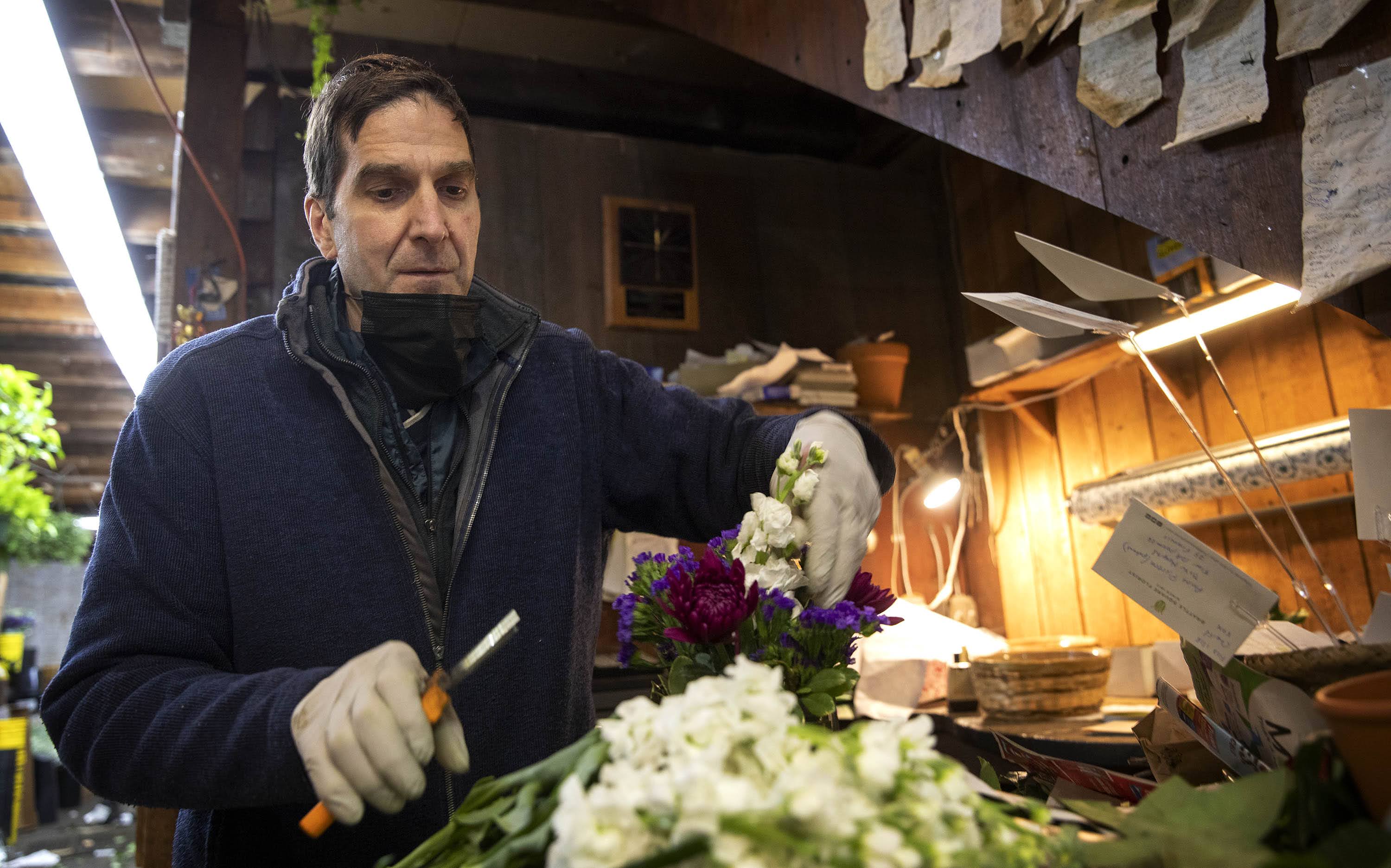 Stephen Zedros, the longtime manager of Brattle Square Florist, creates a flower arrangement. (Robin Lubbock/WBUR)