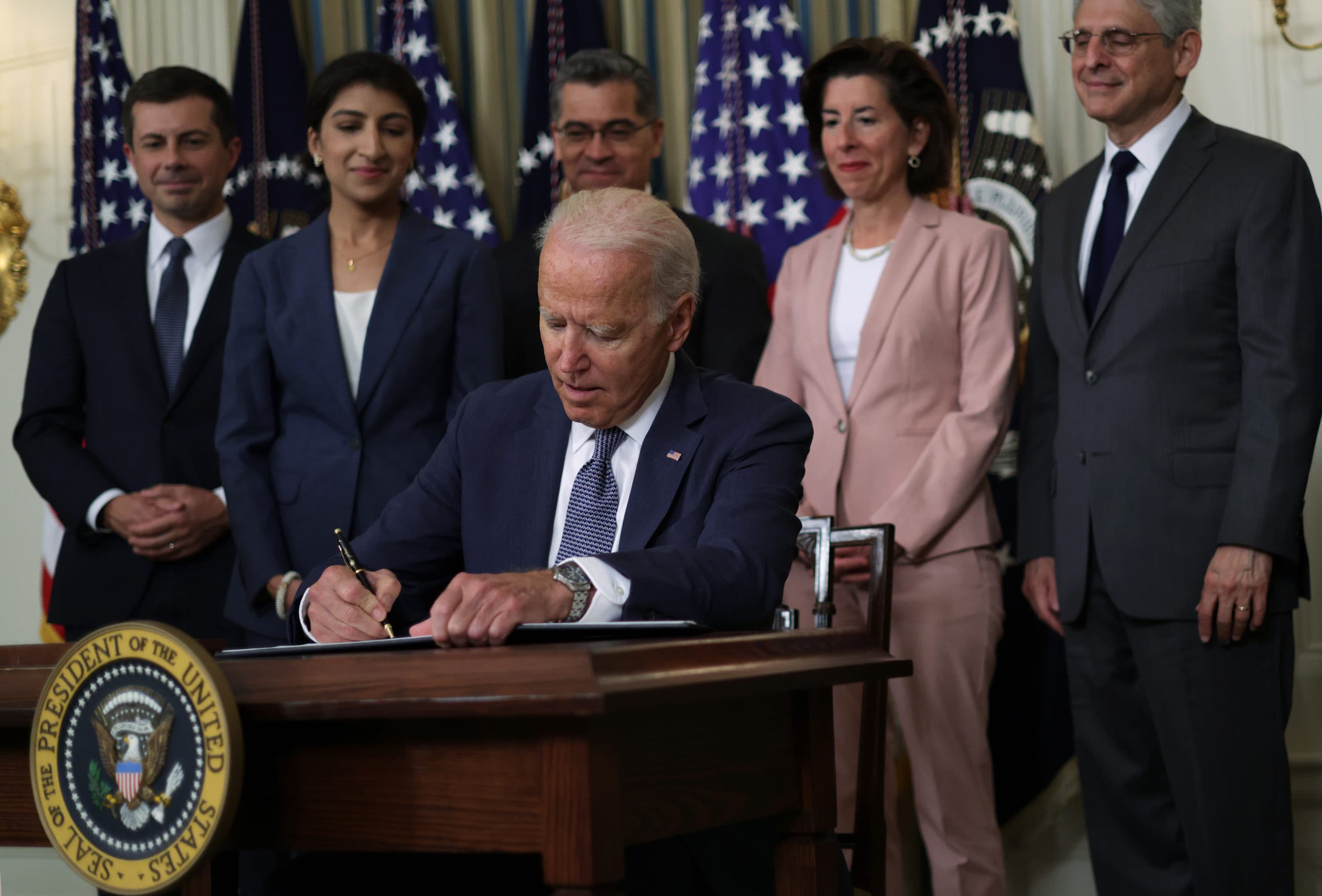 President Biden signs an executive order “promoting competition in the American economy.” (Alex Wong/Getty Images)
