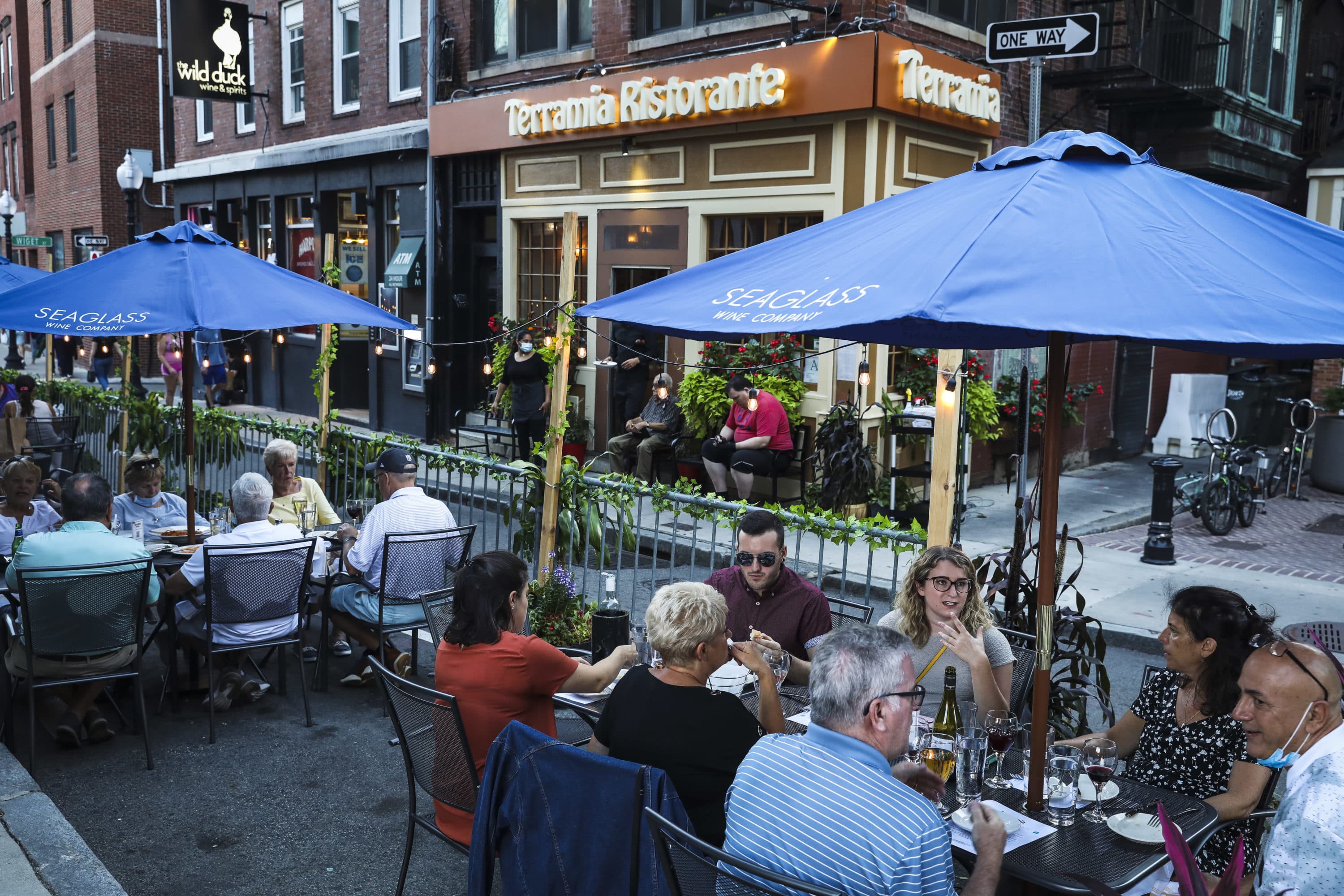 North End restaurants threaten to sue over new outdoor dining fees