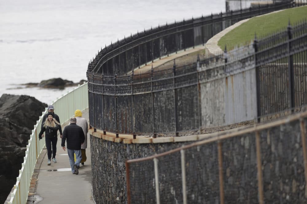 Section Of Iconic Oceanside Newport Cliff Walk Collapses Wbur News 2171