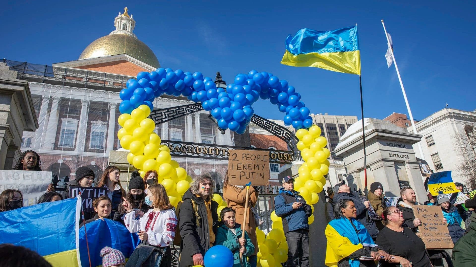 Demonstrators against the war in Ukraine placed a heart made of balloons in the colors of the Ukrainian flag on the steps of the Massachusetts State House. (Robin Lubbock/WBUR)