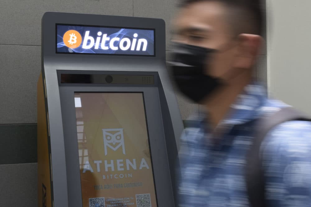 Bitcoin ATM (Anadolu Agency/Getty Images)