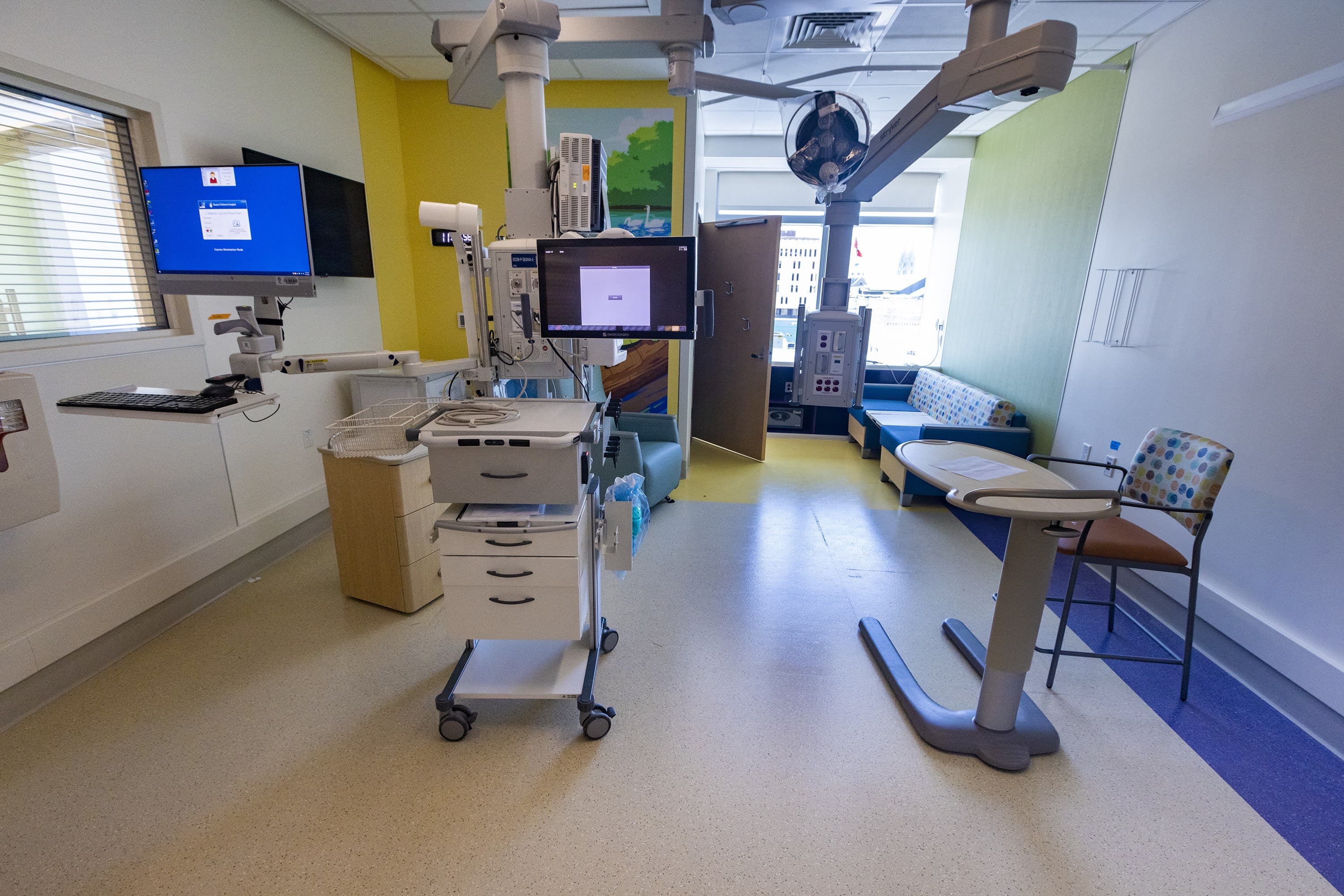 A room in Boston Children's Hospital's new cardiac intensive care unit.  (Jesse Costa/WBUR)