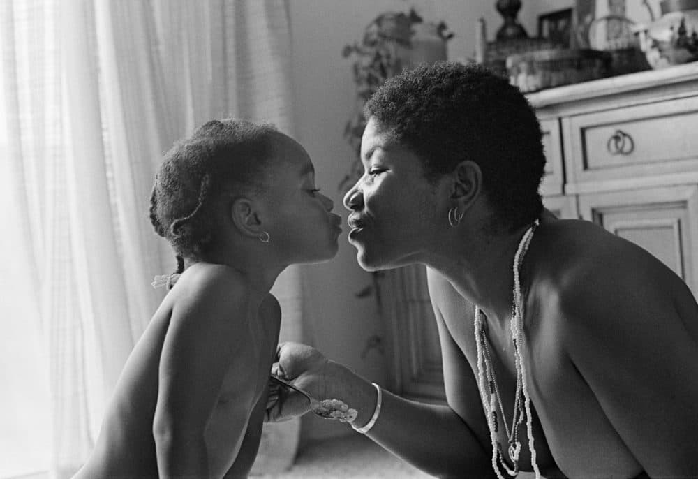 JEB (Joan E. Biren), &quot;Denyeta with her daughter Darquita,&quot; 1979. (Courtesy of the artist)