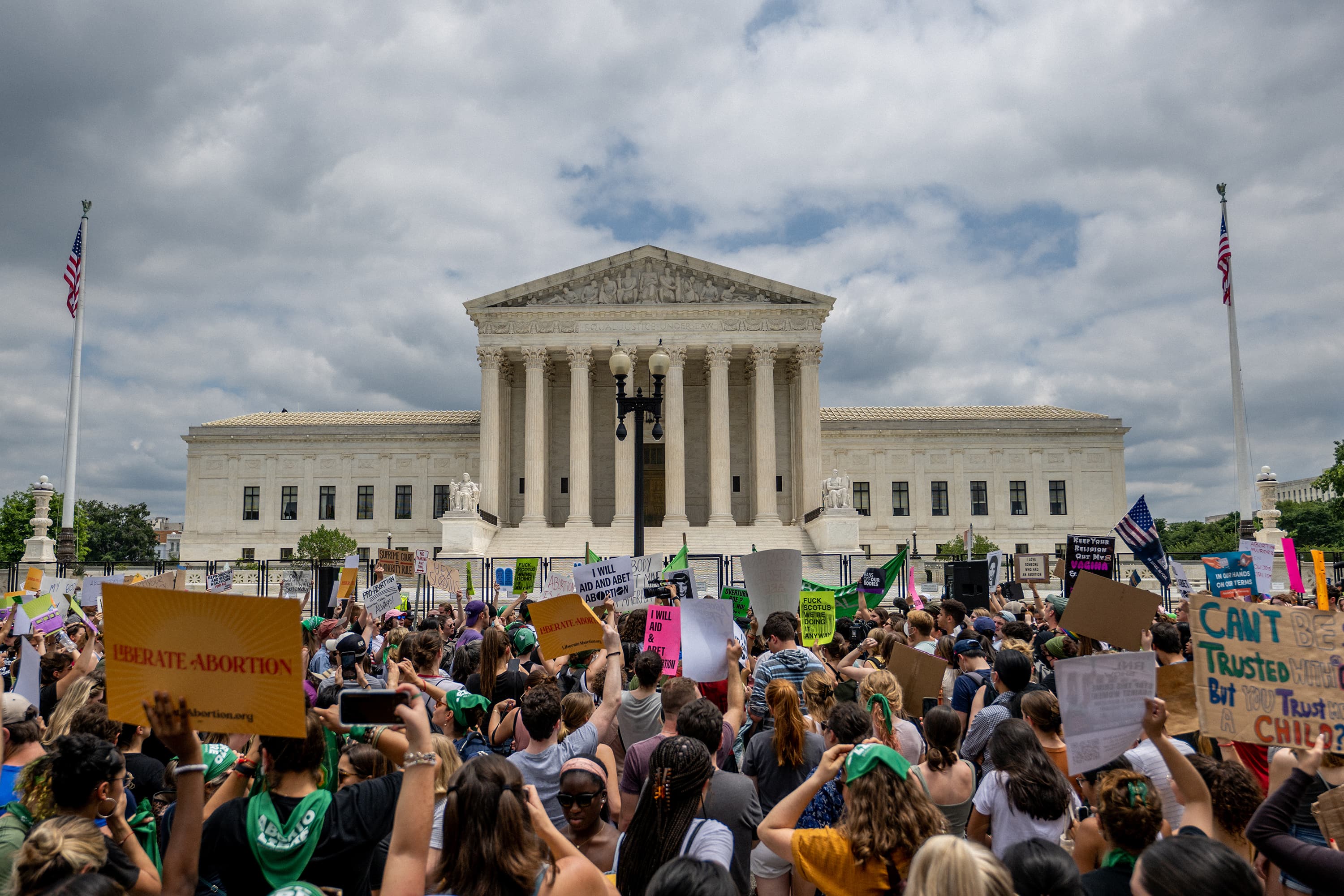People protest in response to the Dobbs v Jackson Women's Health Organization ruling in front of the U.S. Supreme Court on June 24, 2022 in Washington, DC. The Court's decision in Dobbs v Jackson Women's Health overturns the landmark 50-year-old Roe v Wade case and erases a federal right to an abortion. (Brandon Bell/Getty Images)
