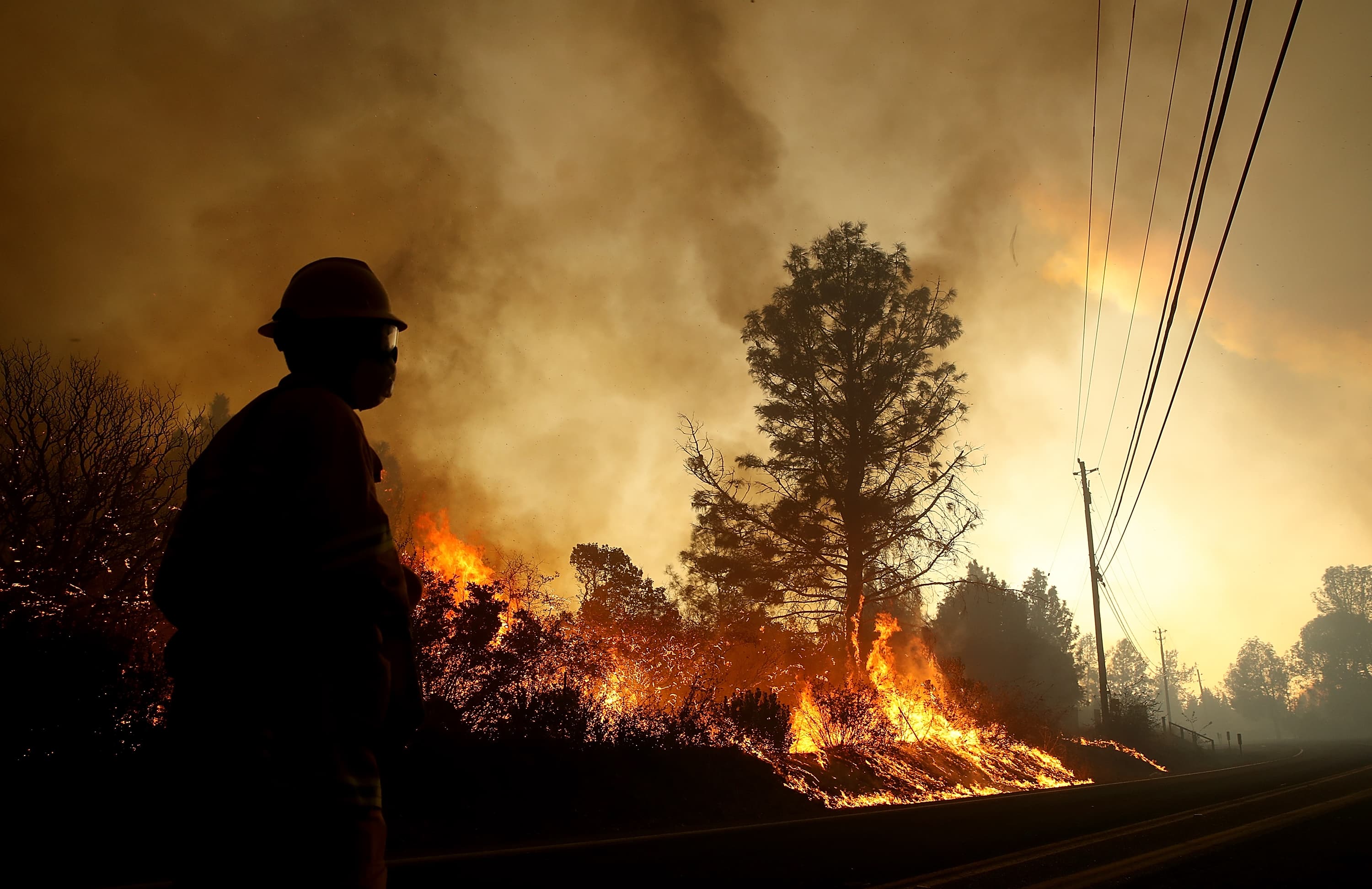 The Camp Fire moves through the area on Nov. 8, 2018 in Paradise, California. (Justin Sullivan/Getty Images)