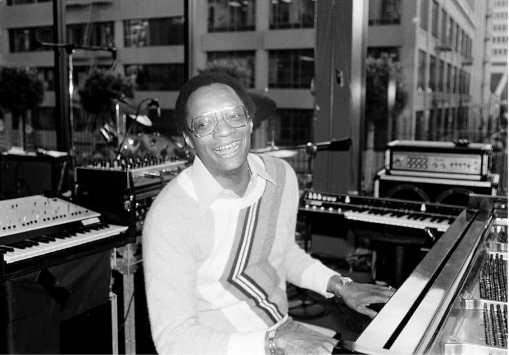 Jazz pianist Ramsey Lewis plays the piano in San Francisco in 1977. (AP Photo)