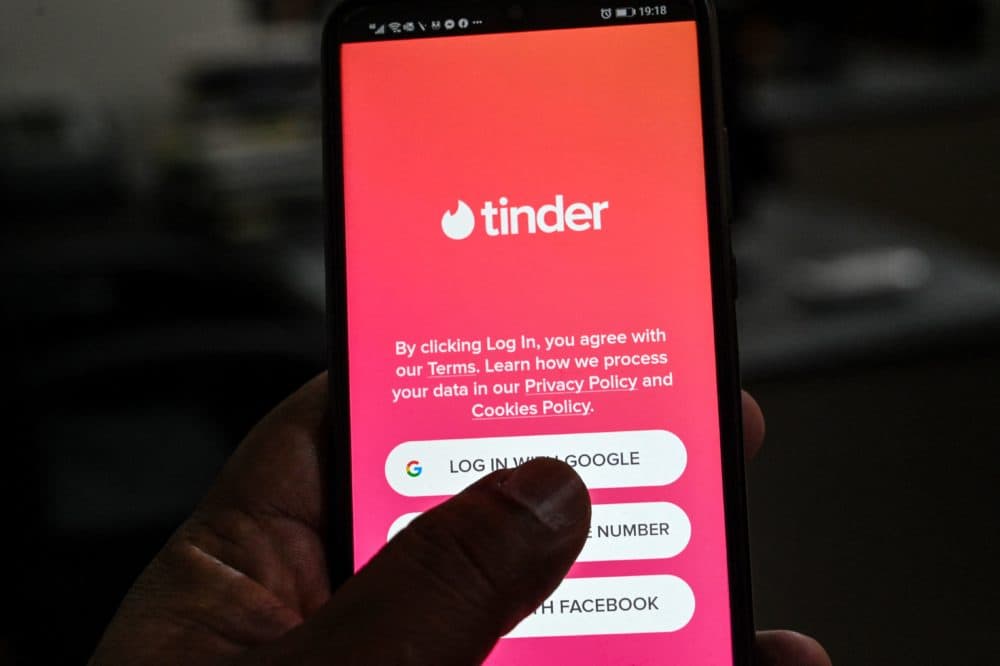 A Tinder user signs in to the app. (Aamir Qureshi/AFP via Getty Images)