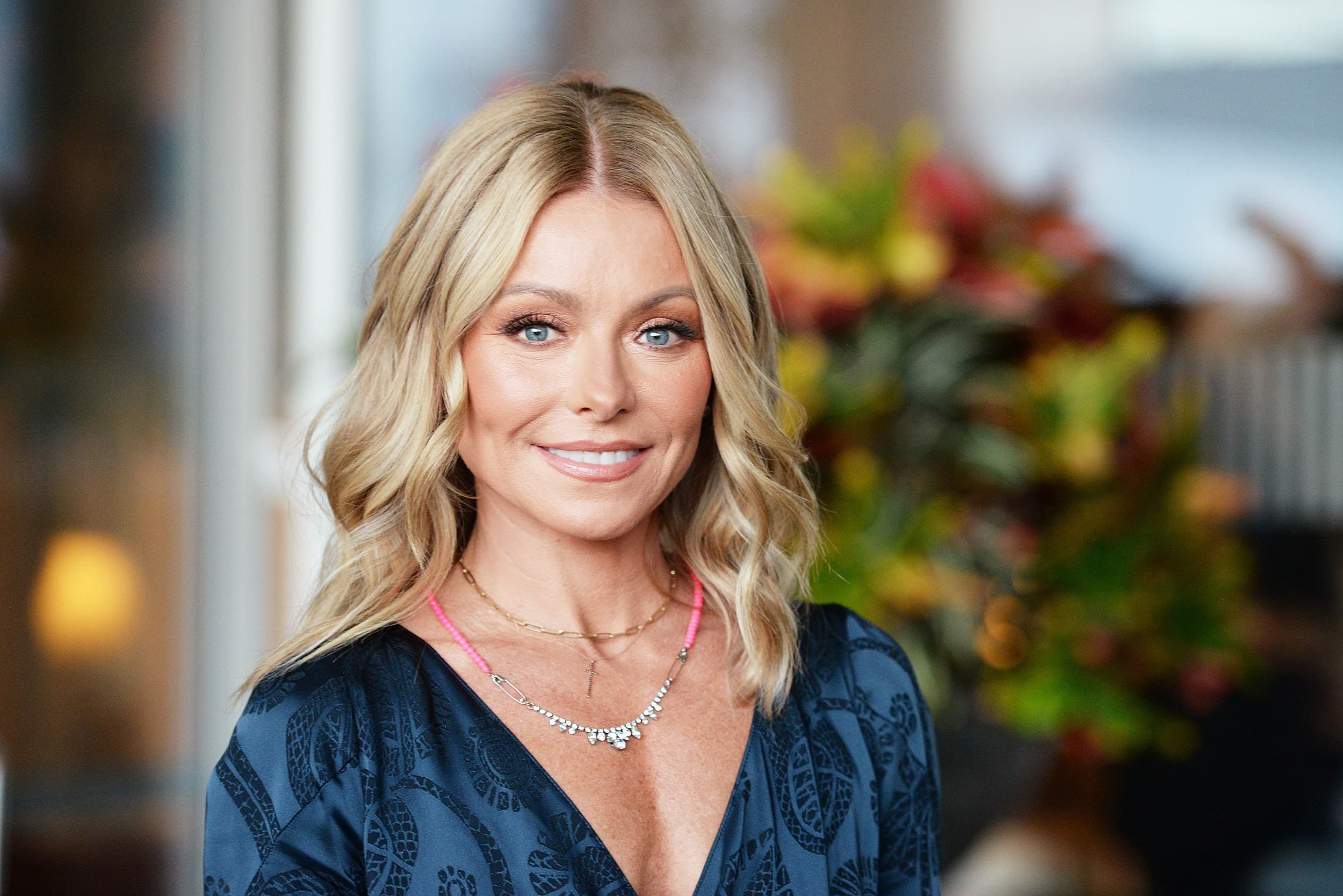 Kelly Ripa warns people not to cut their own hair at home