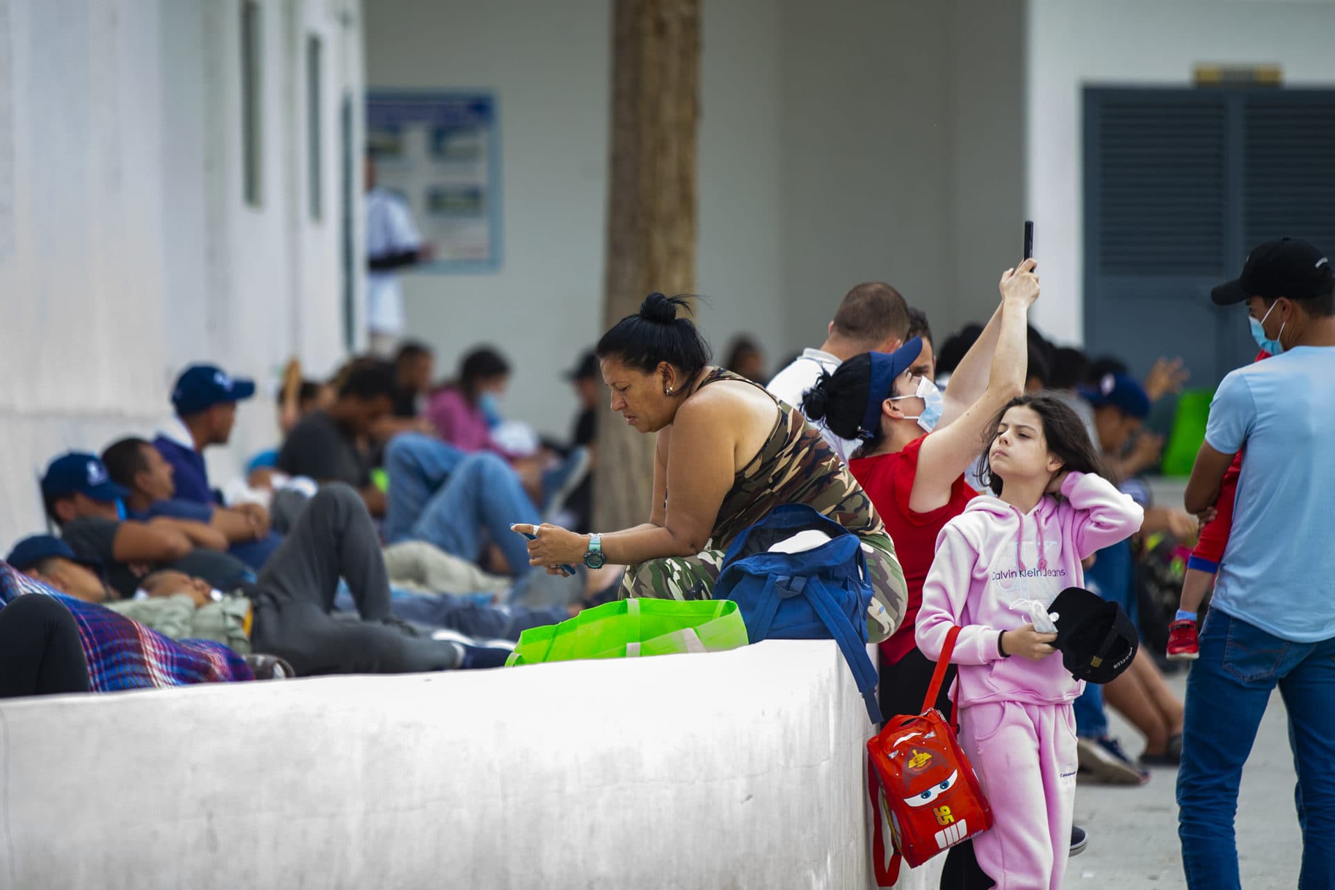 Hundreds of Venezuelan immigrants wait at the Ciudad Jaurez office of Consejo Estatal de Población, (COESPO) the State Population Council in Chihuahua, unable to cross the border into the U.S. (Jesse Costa/WBUR)