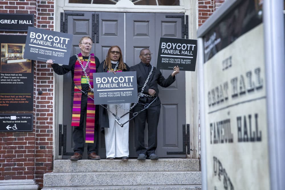 Activists chain themselves to Faneuil Hall in protest of its slaveholding namesake - Vimarsana News